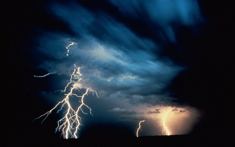 Lightning-thunderstorm-vista-background.thumb.jpg.8b10a92675d492fe81cb52260c779a8e.jpg